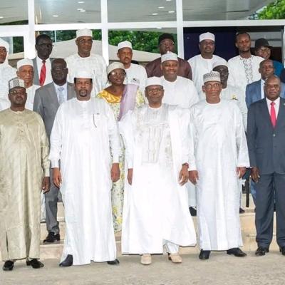 رئيس الحكومة يطلق اللجنة الوطنية للندوة حول اللامركزية