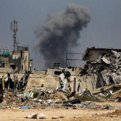 غارات إسرائيلية عنيفة تستهدف نازحين في غزة