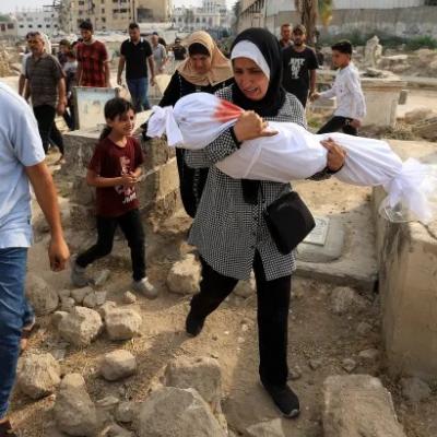 غارات إسرائيلية تحصد عشرات الشهداء بينهم عائلات كاملة في غزة